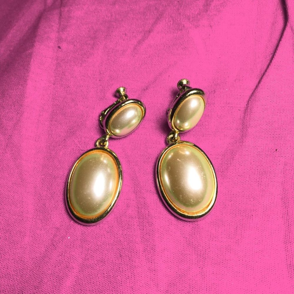 Vintage 1990s Y2K Gold Colored and Faux Pearl Tear Drop Clip-on Earrings